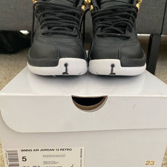 NEW Women’s Air Jordan 12 Retro Reptile Black and Metallic Gold - Picture 2 of 4